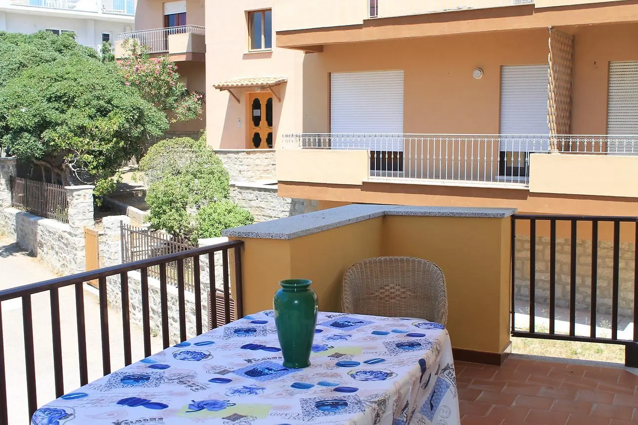 Lejlighed Girasole Sul Mare ,New Kitchen With Wash Disher , Air Conditioning, Garage Moto, 200 M From Centre, 300 M From Beach ,Wifi, Santa Teresa Gallura Italien